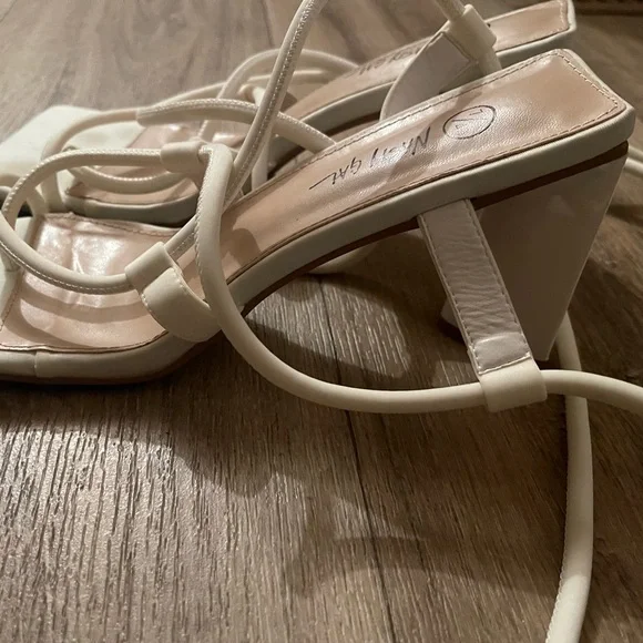 NASTY GAL square toed lace up chunky heels - Picture 2 of 4